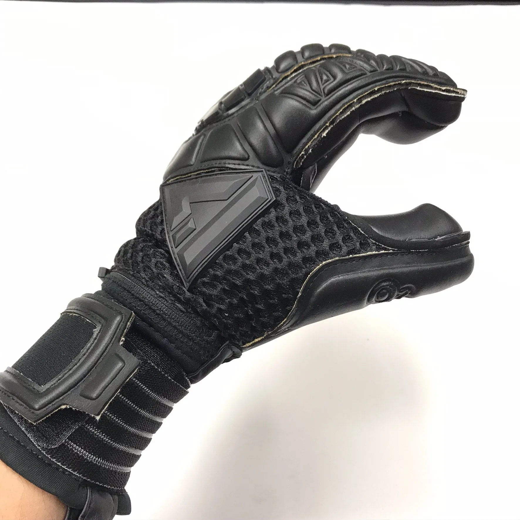 Aviata Sports Black Mamba Aero Pro Goalkeeper Gloves